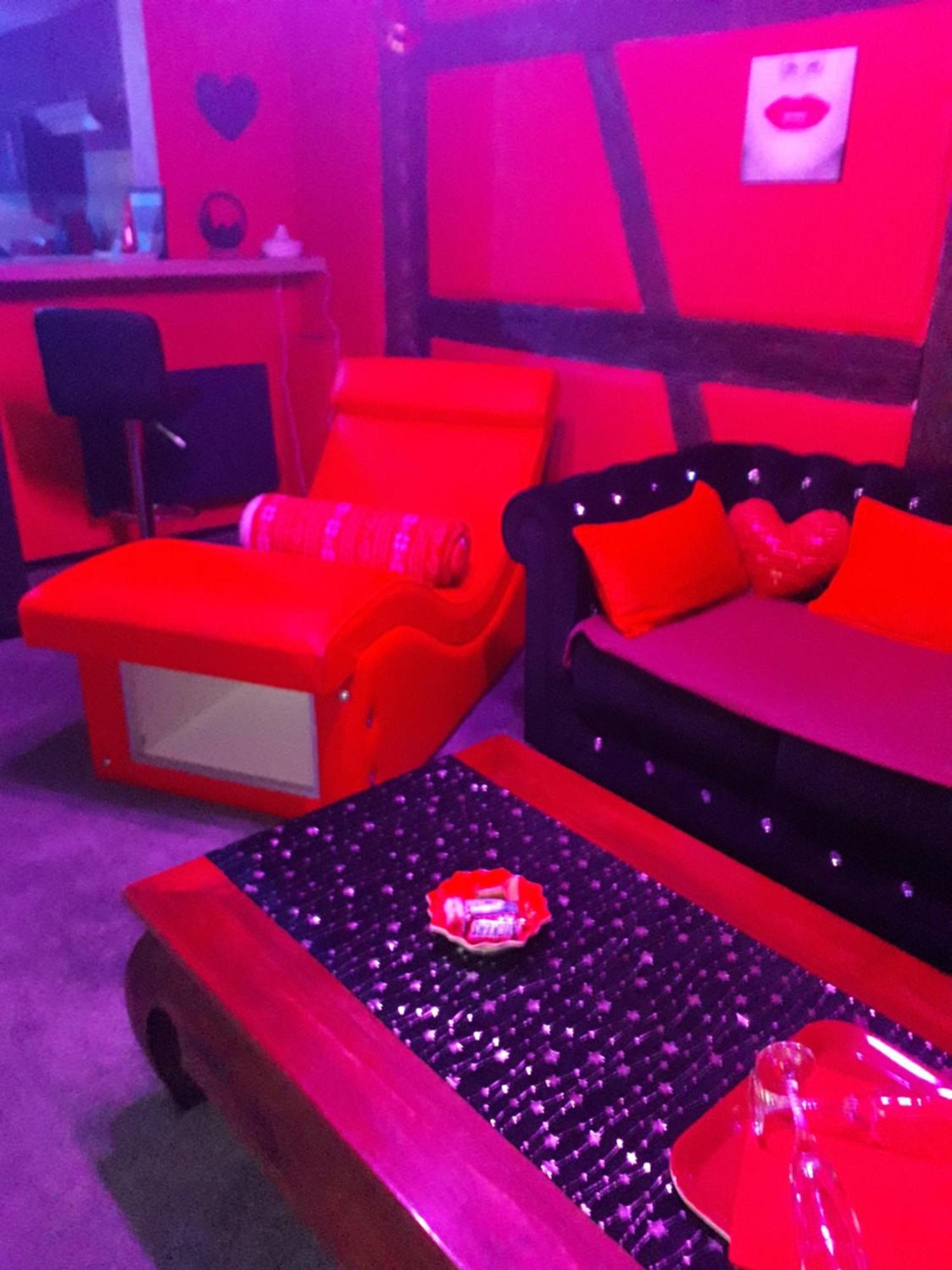 Love Room Le Rouge Et Noir Barr Exteriér fotografie
